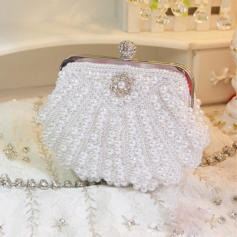 Luxury Scalloped Pearl Clutch  - Luxury Bags Direct recensione e prezzo