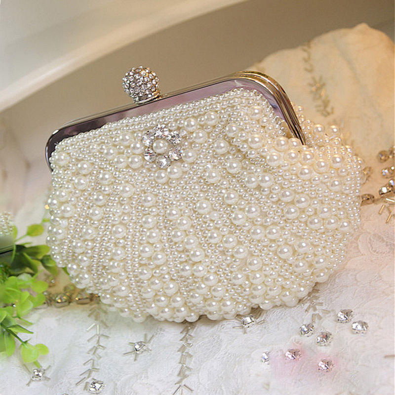 Luxury Scalloped Pearl Clutch  - Luxury Bags Direct recensione e prezzo