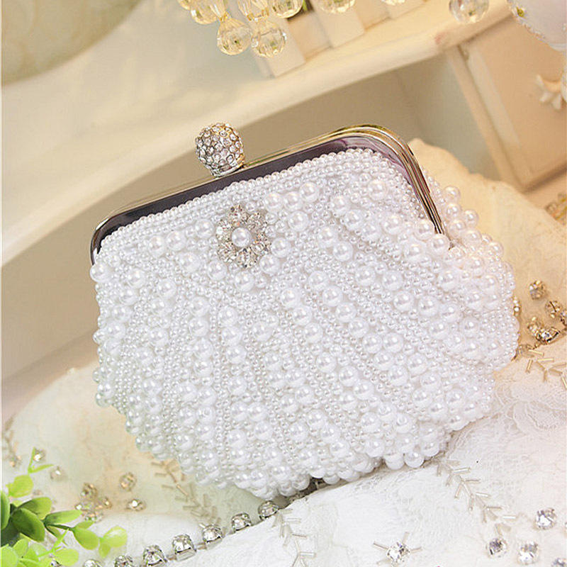 Luxury Scalloped Pearl Clutch  - Luxury Bags Direct recensione e prezzo