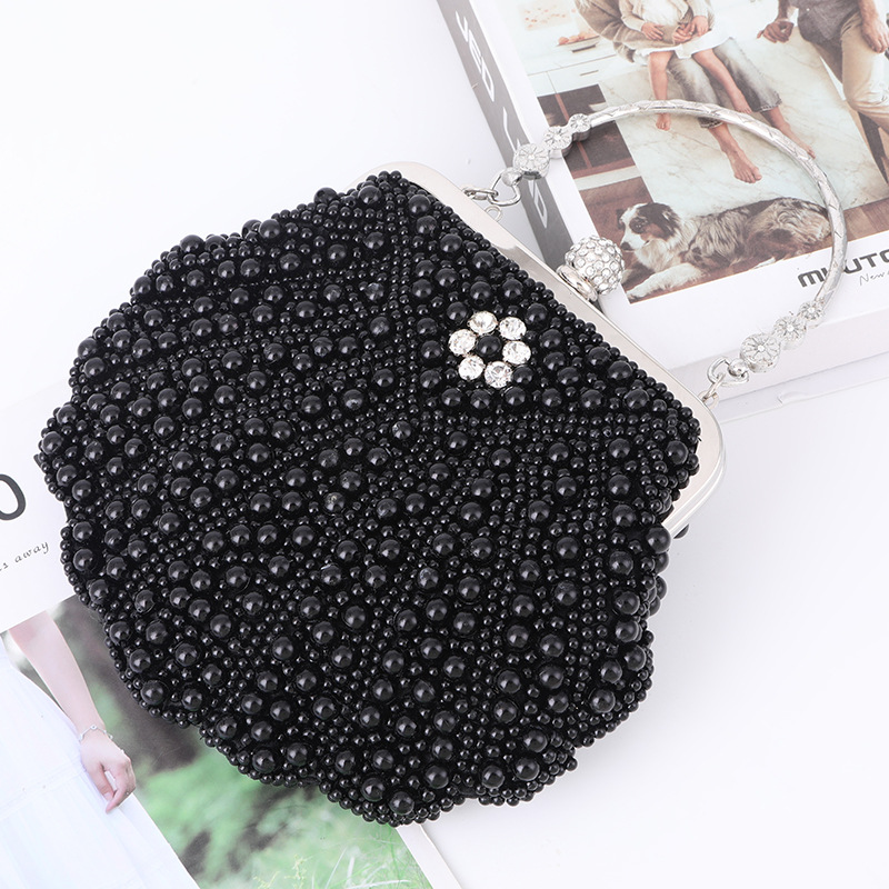 Luxury Scalloped Pearl Clutch  - Luxury Bags Direct recensione e prezzo