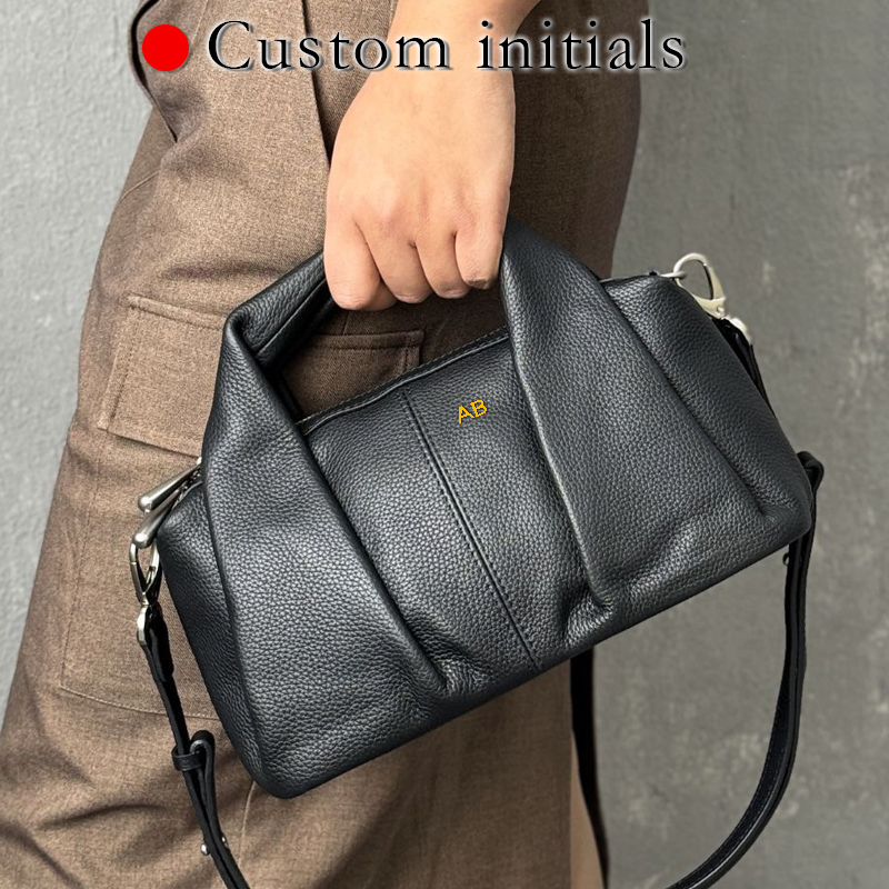 Custom Initials Leather Pillow - Luxury Bags In Japan recensione e prezzo