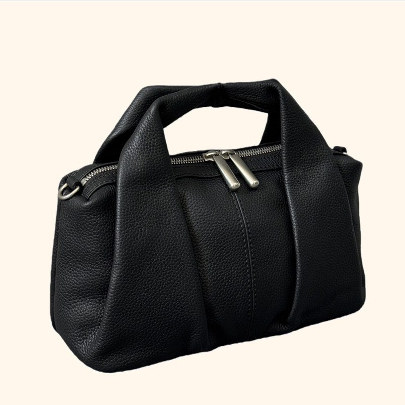 Custom Initials Leather Pillow - Luxury Bags In Japan recensione e prezzo